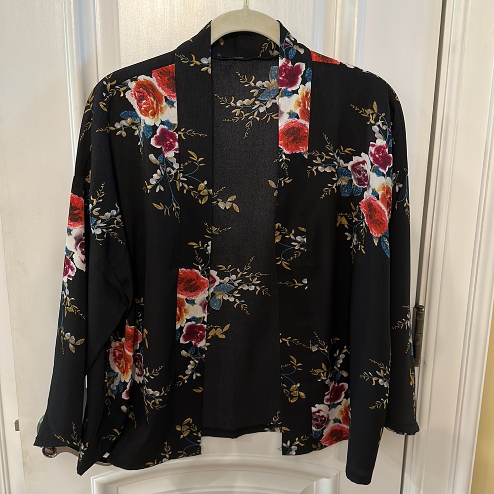 Polyester shrug size M/L NWOT